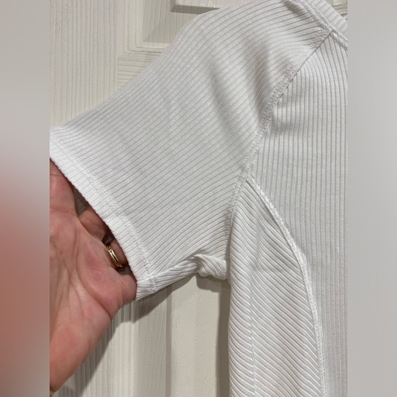 Beyond Yoga Women's Small Silhouette Cropped Tee White NWT RIbbed Fabric - Picture 3 of 8